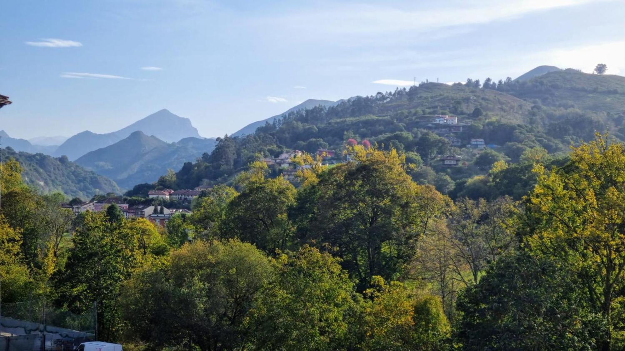 Cangas De Onis A Orillas Del Rio Sella エクステリア 写真